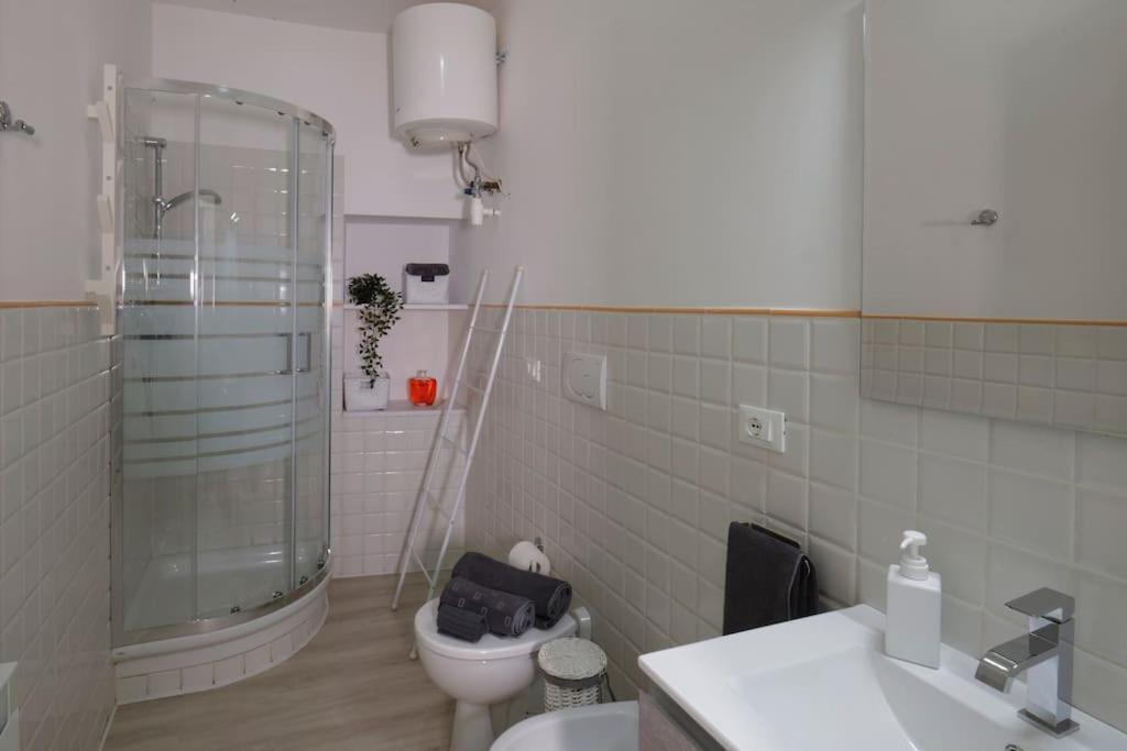 Suite In Centro Storico Porto Di Savona-Spiagge Esterno foto